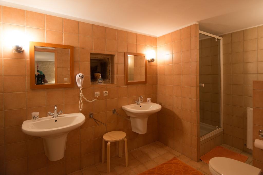 Charme Hotel La Dominotte Demigny Habitación foto